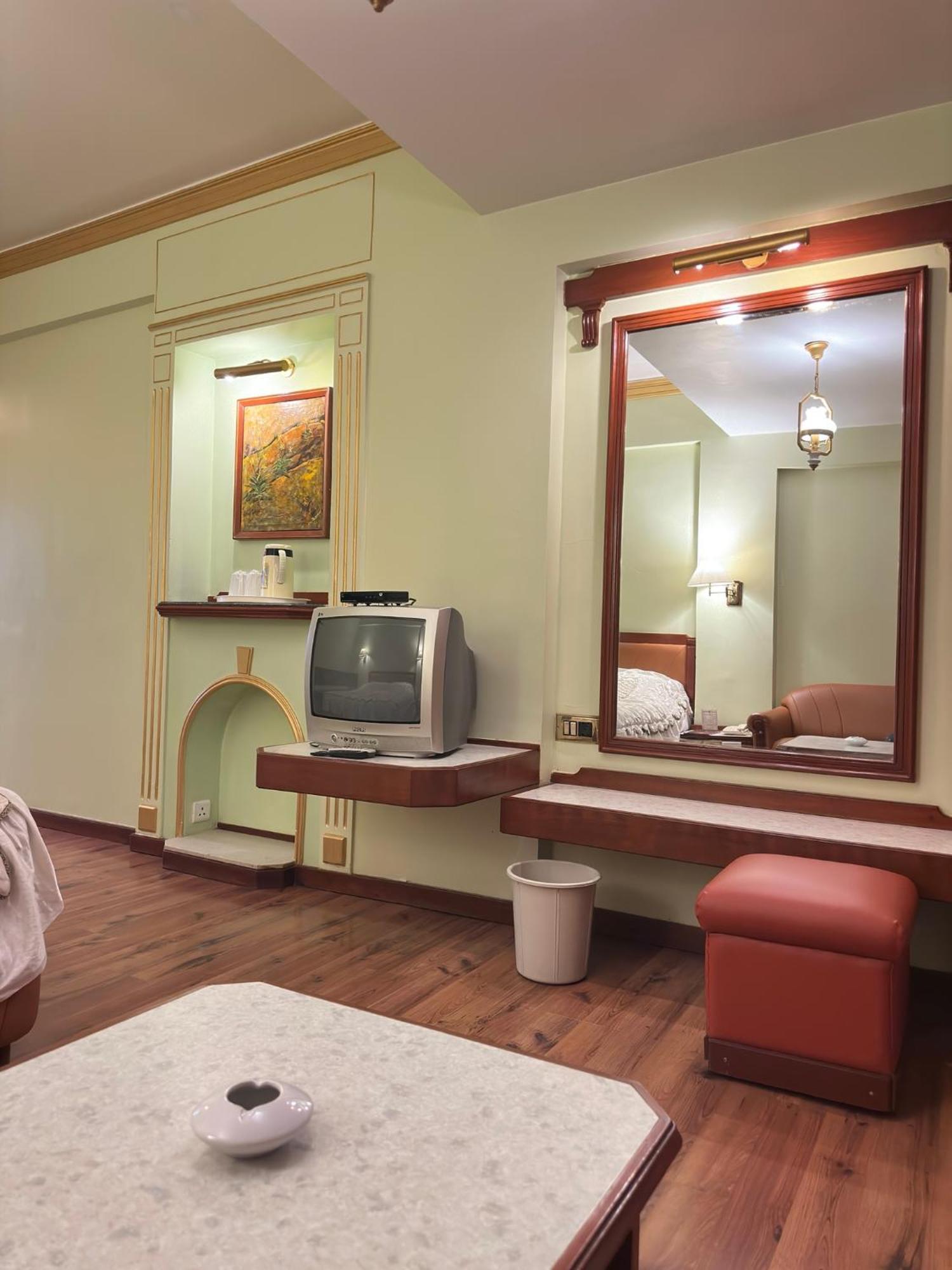 Hotel Nahar Nilgiris Ooty Kültér fotó
