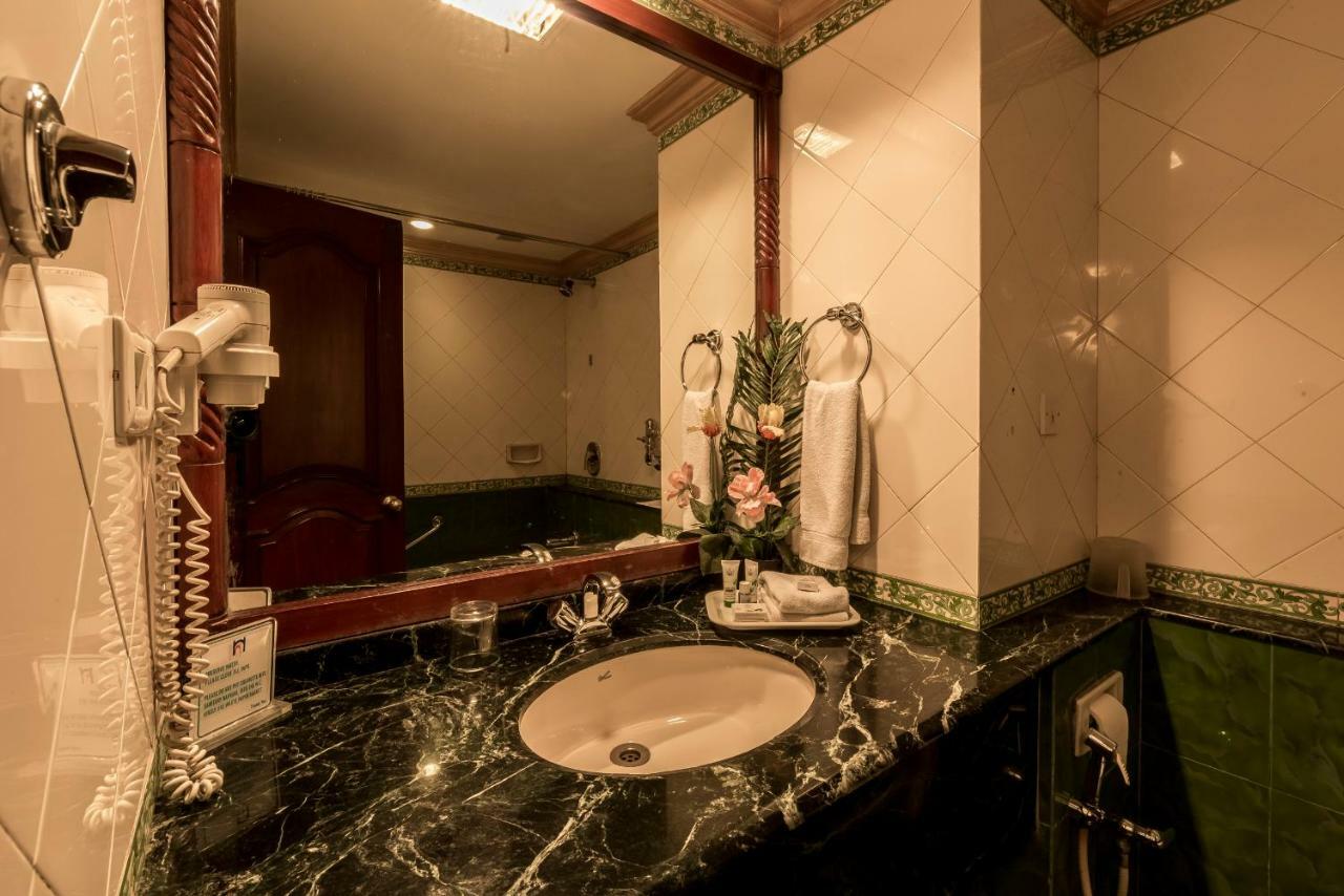 Hotel Nahar Nilgiris Ooty Kültér fotó